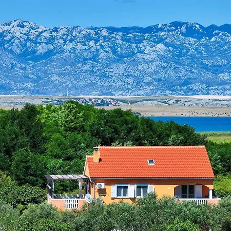 In With Sea And Mountain Views *