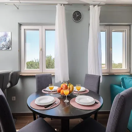 アパート In With Sea And Mountain Views プリヴラカ